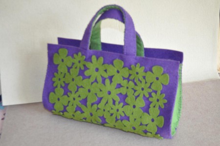 Borsa porta-lavoro. Ideale per il lavoro a maglia o il cucito, realizzata in feltro.