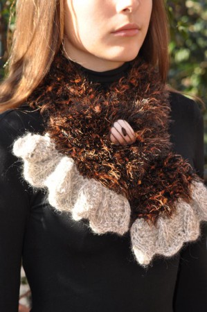 Sciarpa marrone inlana, realizzata ai ferri.